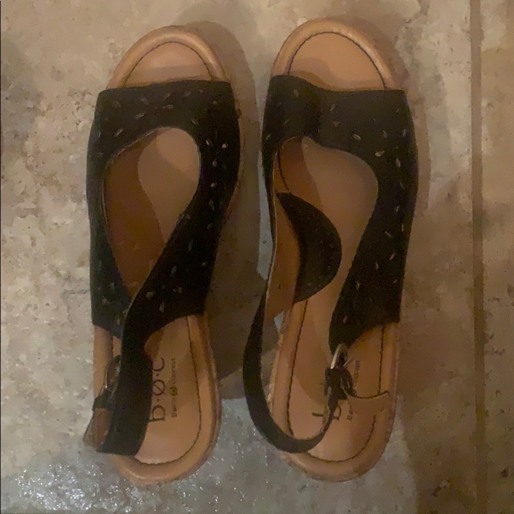 Adorable black leather BOC wedges